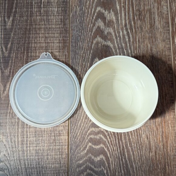 Tupperware Divided Snack and Dip Tray with Bowl - Picture 12 of 16